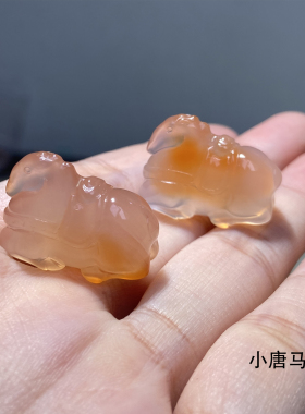 唐马天然冰透双面立体马玉髓项坠