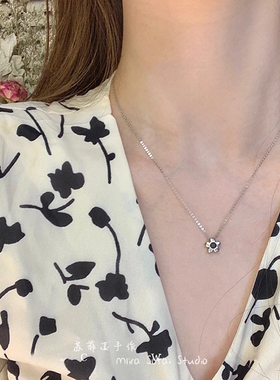 甜酷百搭黑色锆石小花项链