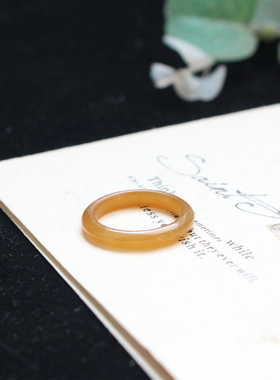 女士简约时尚和田玉糖玉窄款戒指