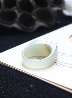 简约大气和田玉糖青白玉马鞍戒指