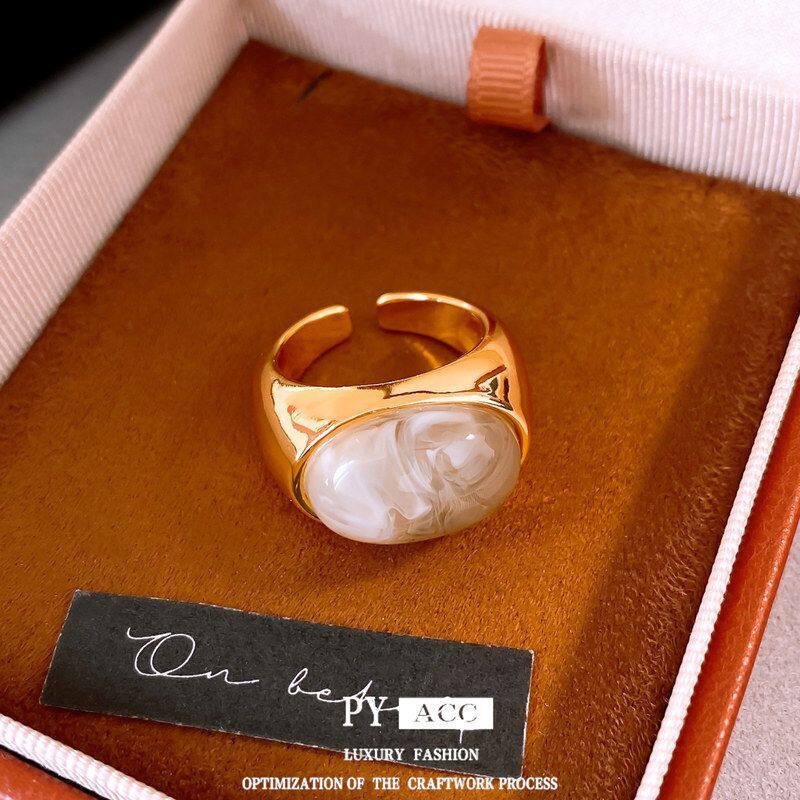 Oval ring with elegant electroplated jade resin opening
