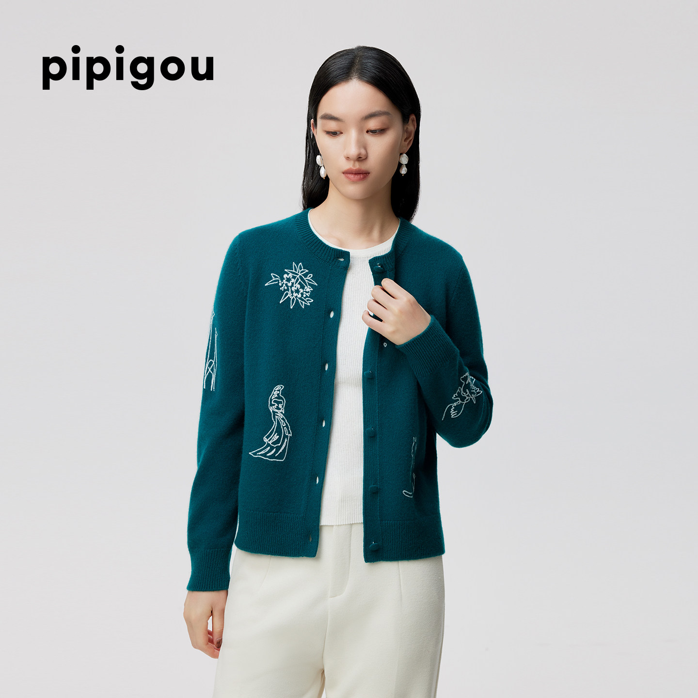 皮皮狗25秋冬新品女士圆领绣花羊绒开衫仿手绣工艺图案成熟优雅,淘宝优惠券,粉丝福利购,淘宝优惠卷