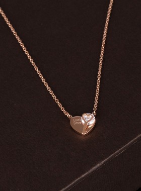 love日韩风字母钛钢玫瑰金锁骨链