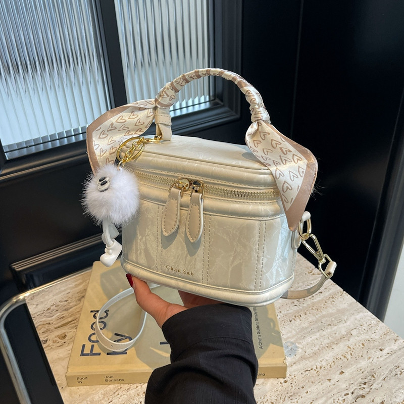 斜挎包百搭超火小包包女2025新款轻奢小众高级感单肩包手提盒子包,淘宝优惠券,粉丝福利购,淘宝优惠卷