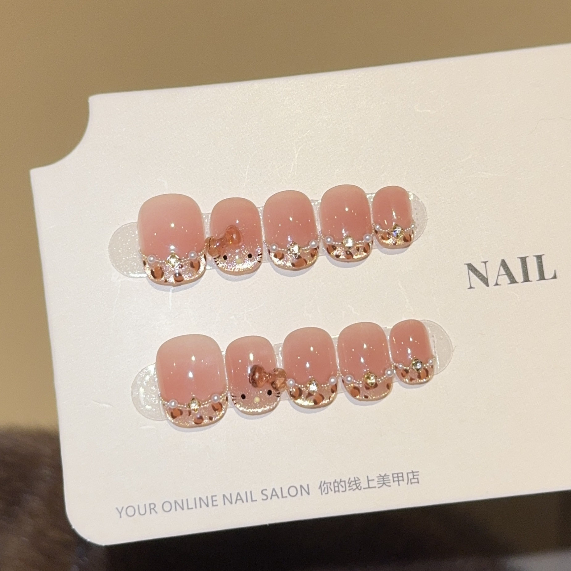 豹纹咪咪粉色清透仿珍珠装饰法式猫眼蝴蝶结日常简约金色细闪美甲,淘宝优惠券,粉丝福利购,淘宝优惠卷