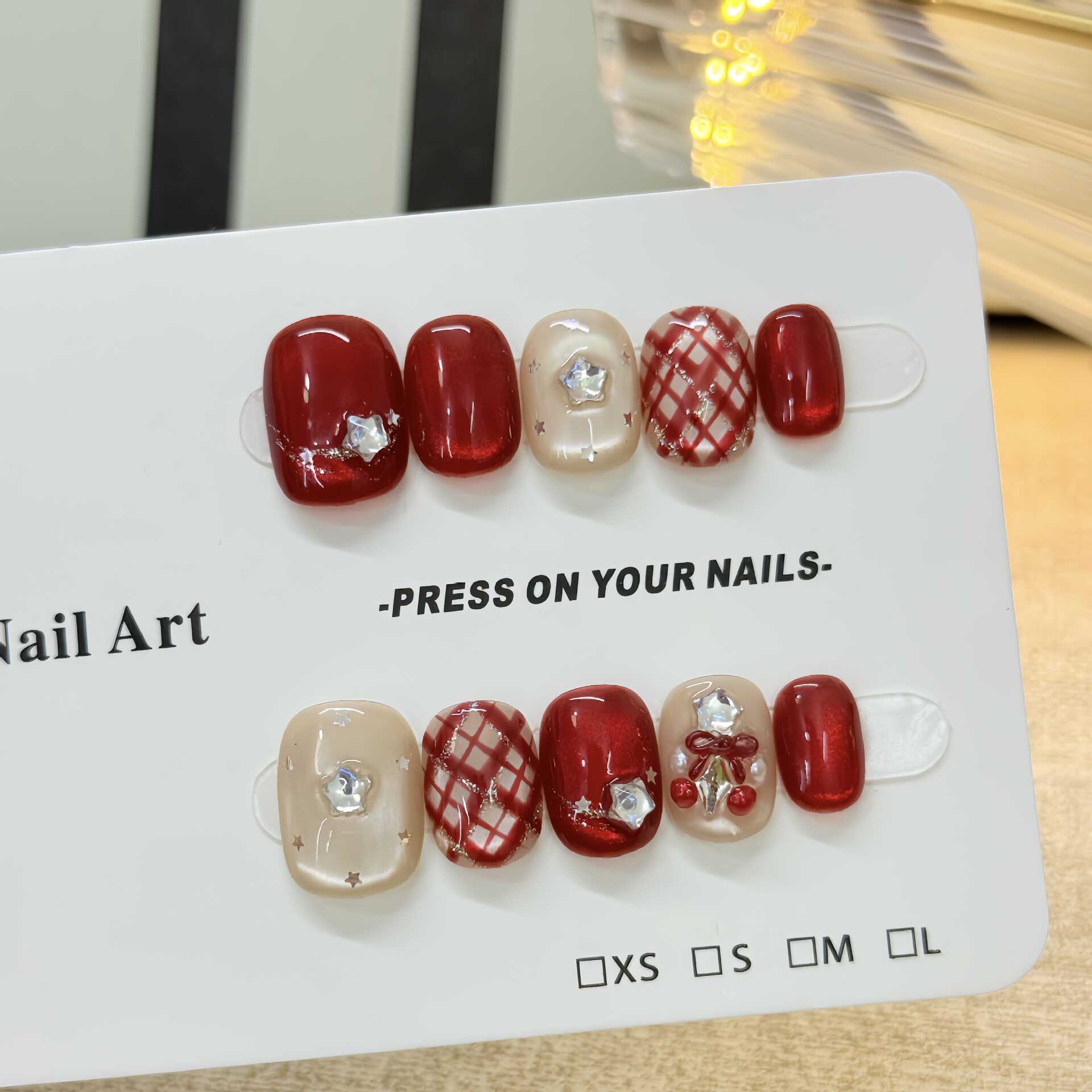 酒红甜格小香风格纹爆闪猫眼穿戴甲新年显白气质氛围感喜庆美甲 - 图0