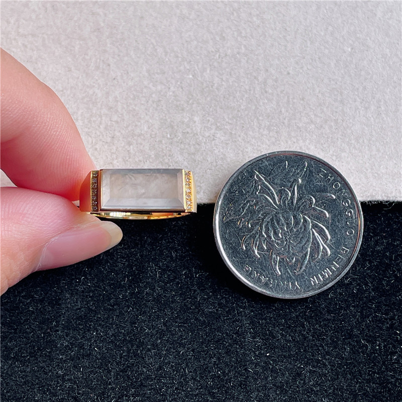 New product in September Hongyu Jadeite 18k gold inlaid ice seed white ice rectangular exquisite ring Genuine A880914