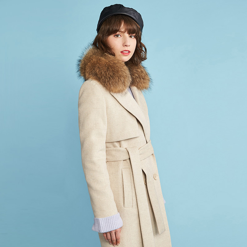 艾格2022秋冬新品气质直筒毛领风衣 艾格银座风衣