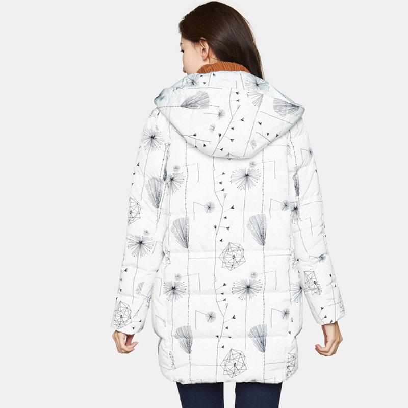  艾格银座羽绒服