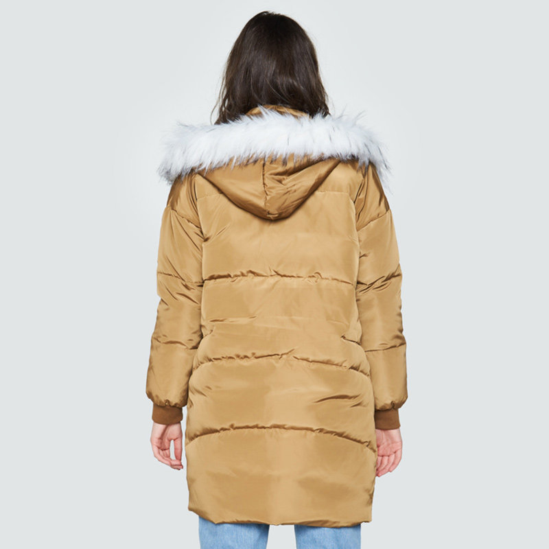  艾格银座羽绒服