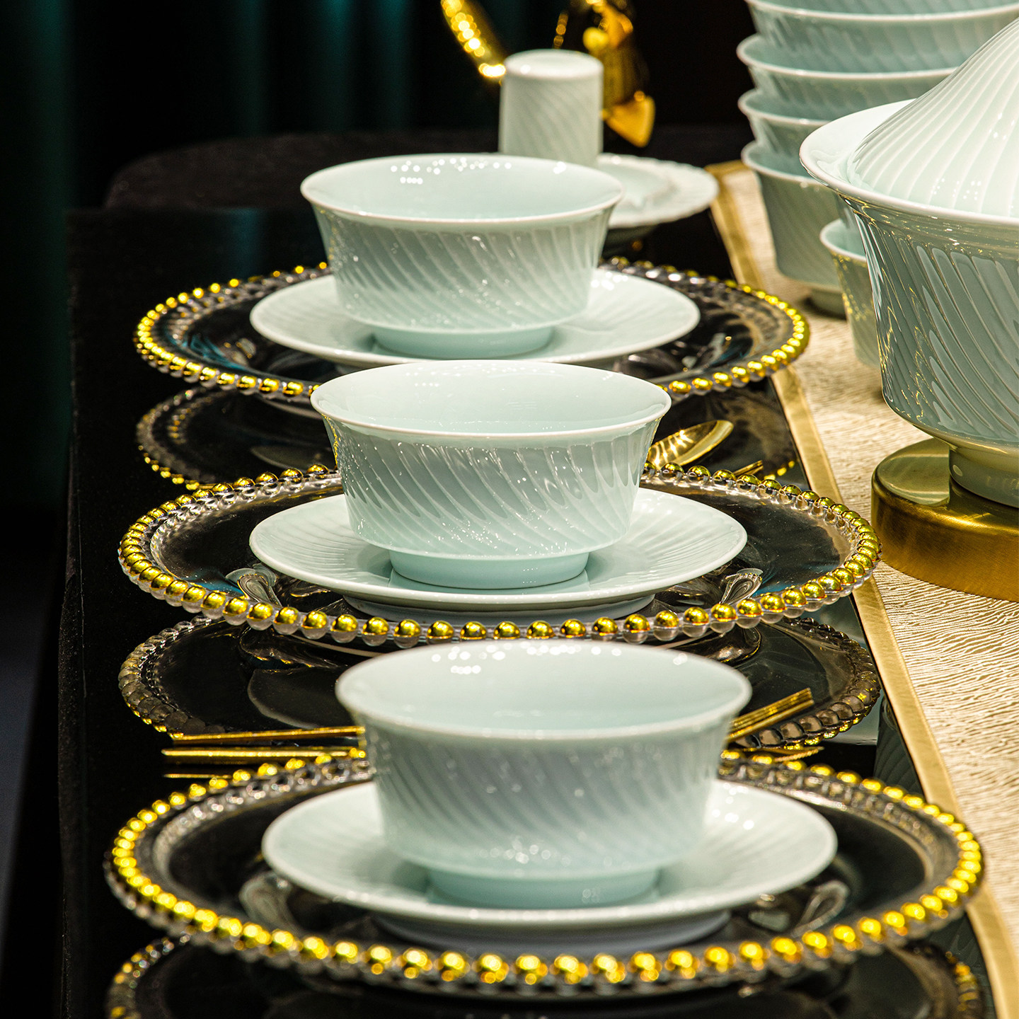 景德镇釉下彩餐具套装青瓷碗家用2025新款高颜值现代碗盘乔迁新居