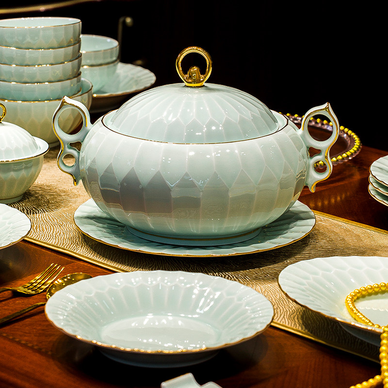 2026新款碗碟套装家用高级感中式青瓷高档碗盘釉下彩餐具套装送礼