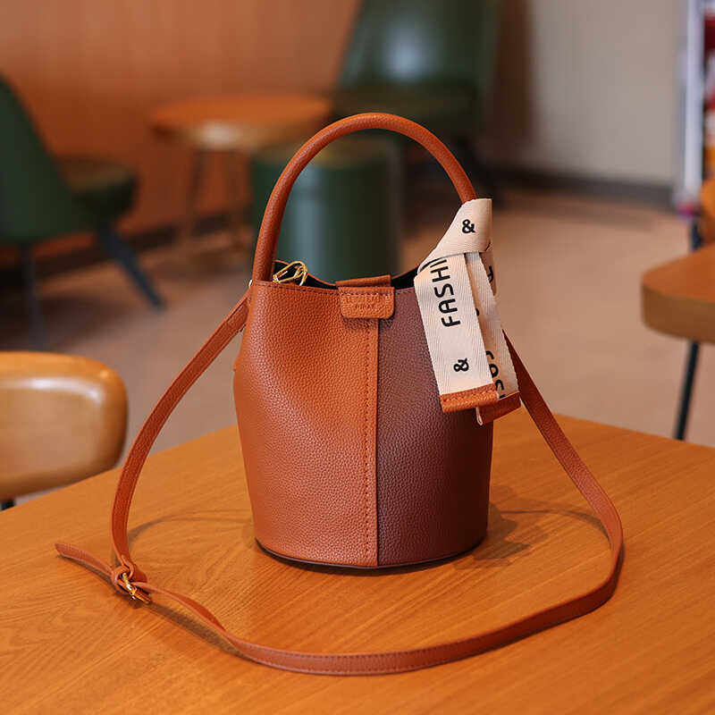 【MUEKA/茉妮卡】今年流行复古小众手提水桶包高级感单肩斜挎女包,淘宝优惠券,粉丝福利购,淘宝优惠卷