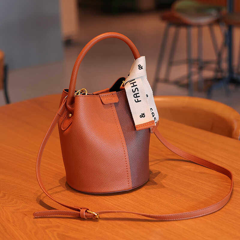 【MUEKA/茉妮卡】今年流行复古小众手提水桶包高级感单肩斜挎女包,淘宝优惠券,粉丝福利购,淘宝优惠卷