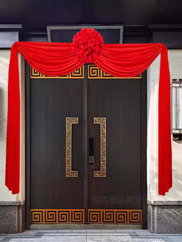 Wedding red flower ball rural courtyard red silk cloth wedding room balcony railing villa exterior wall decoration