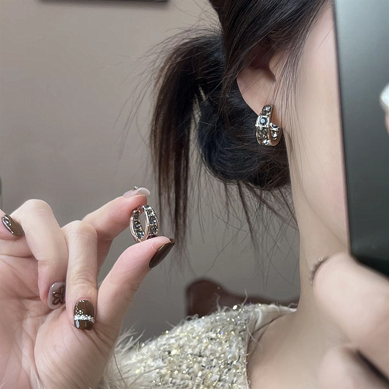 新款铜镀金高级感灰色镶钻小圈耳扣简约冷淡风ins时尚新年百搭款,淘宝优惠券,粉丝福利购,淘宝优惠卷