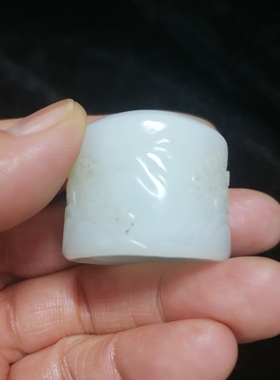 lx旧藏明清扳指和田玉白玉。细节如图
