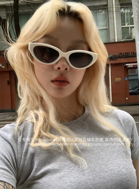 适合夏季出游的温柔米色墨镜女