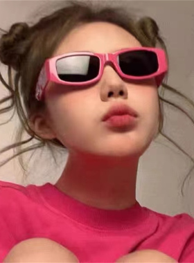 显白玫红色辣妹凹造型搞怪墨镜潮