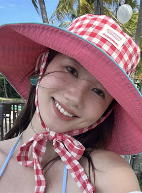 给夏天戴点颜色吧红色格子渔夫帽