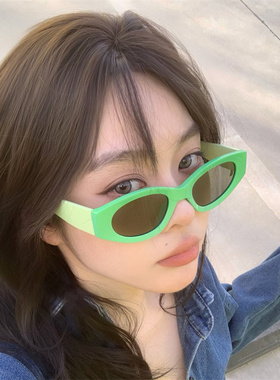 时髦辣妹的显白绿色墨镜高级感女