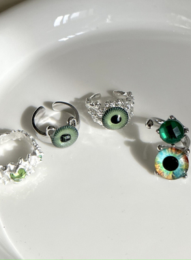 今饰有约小恶魔眼睛戒指