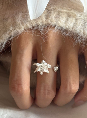 今饰有约百合精致优雅戒指