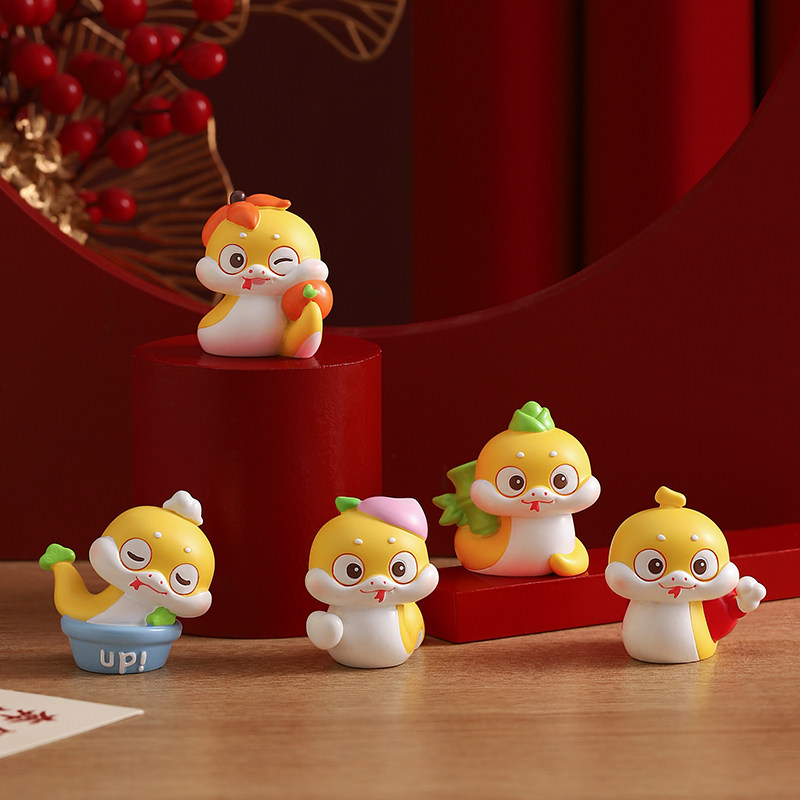 2025蛇年吉祥物生肖蛇摆件办公室桌面装饰品小公仔本命年春节礼物