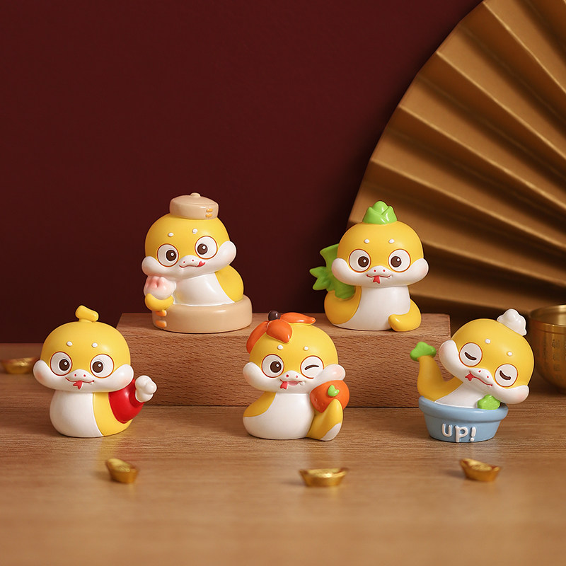 2025蛇年吉祥物生肖蛇摆件办公室桌面装饰品小公仔本命年春节礼物