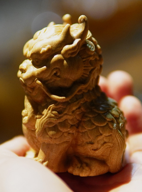 功能性观赏简约金丝楠木木雕麒麟手把件招财瑞兽文玩随身盘玩摆件