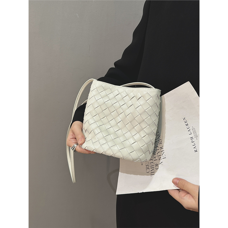 手工编织包包女2025新款水桶包质感简约百搭时尚单肩斜挎包潮,淘宝优惠券,粉丝福利购,淘宝优惠卷