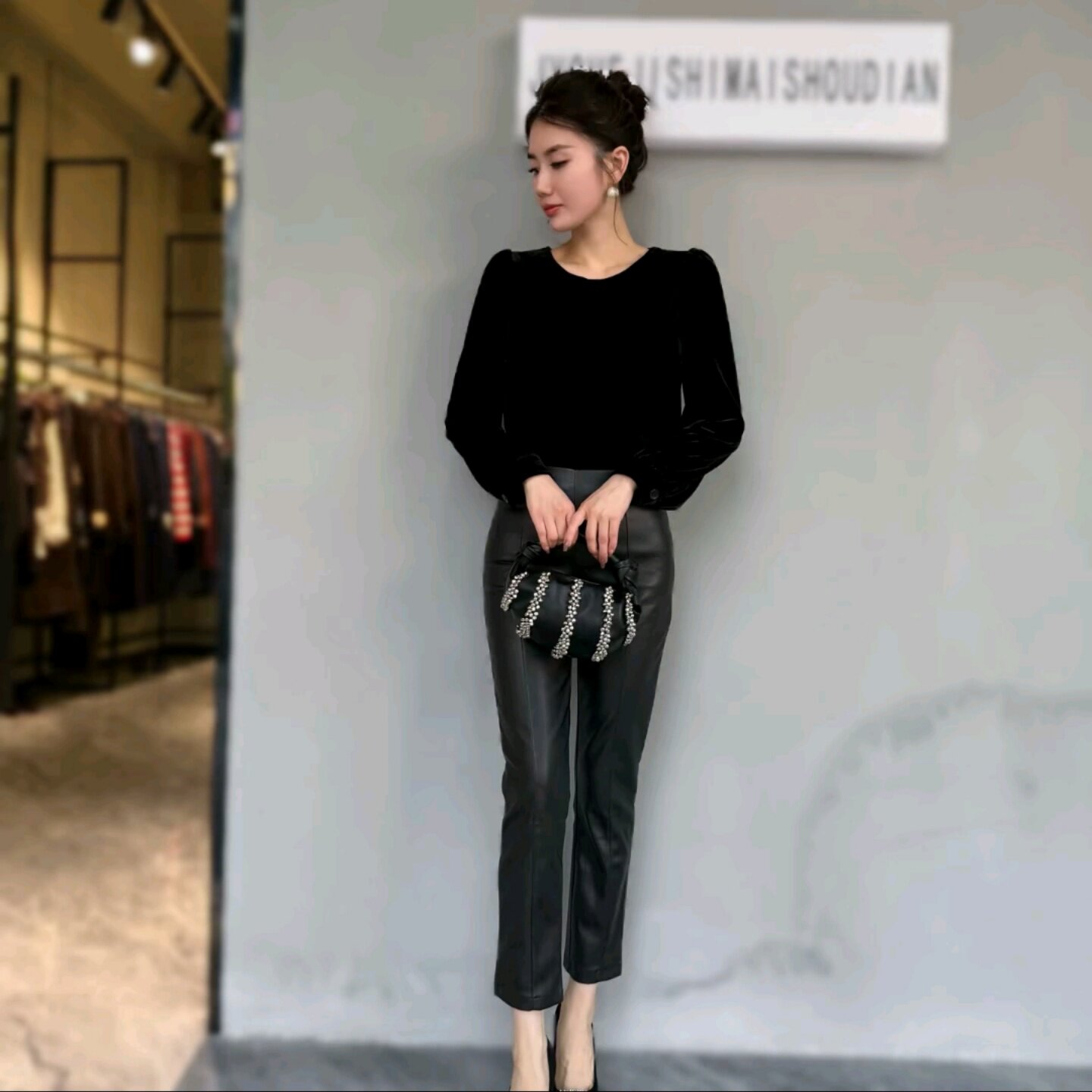 黑色蕾丝美背丝绒上衣女秋小风风灯笼袖打底衫衬衫女九分蛋白皮裤,淘宝优惠券,粉丝福利购,淘宝优惠卷