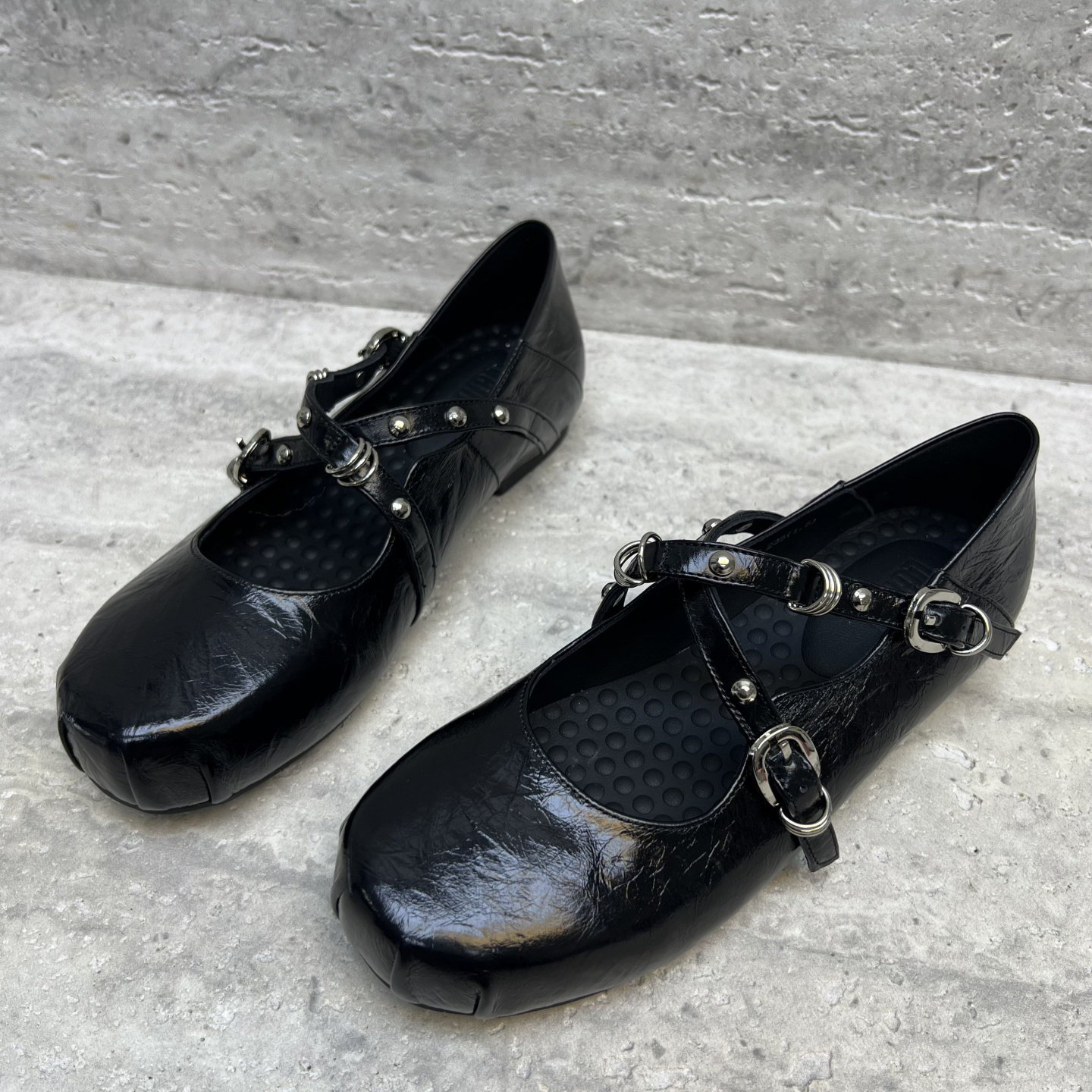 欧洲站女鞋2026春季新欧货真皮平底浅口交叉皮带扣时尚玛丽珍单鞋,淘宝优惠券,粉丝福利购,淘宝优惠卷