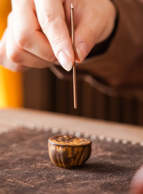 手工陶瓷莲蓬线香香插