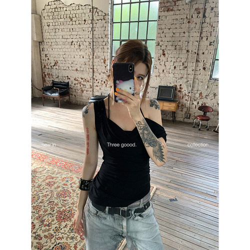 THREE GOOOD殷三吉 甜辣纯欲风荡领无袖背心挂脖可拉一字肩上衣 - 图0