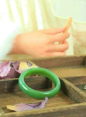 和田玉碧玉手镯天然玉石菠菜绿