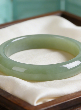 正品和田玉碧玉冰种女款玉镯