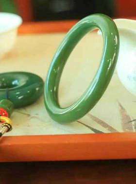 天然和田玉碧玉菠菜绿平安扣吊坠