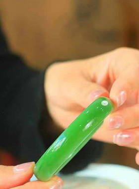 俄罗斯和田玉保真老坑手镯