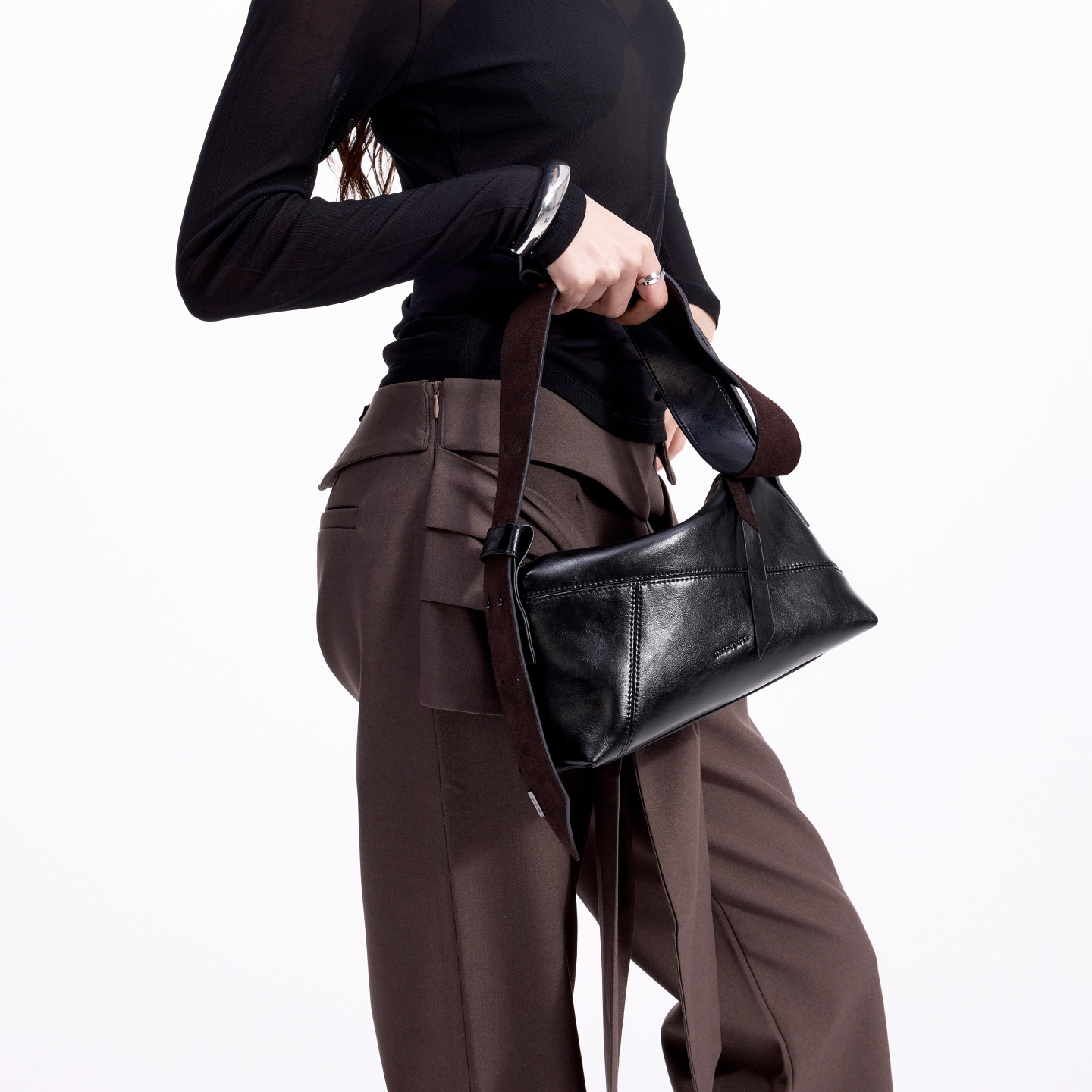 INJOYLIFE结构枕头包小号 油蜡皮通勤斜挎单肩包小众宝藏情侣款,淘宝优惠券,粉丝福利购,淘宝优惠卷