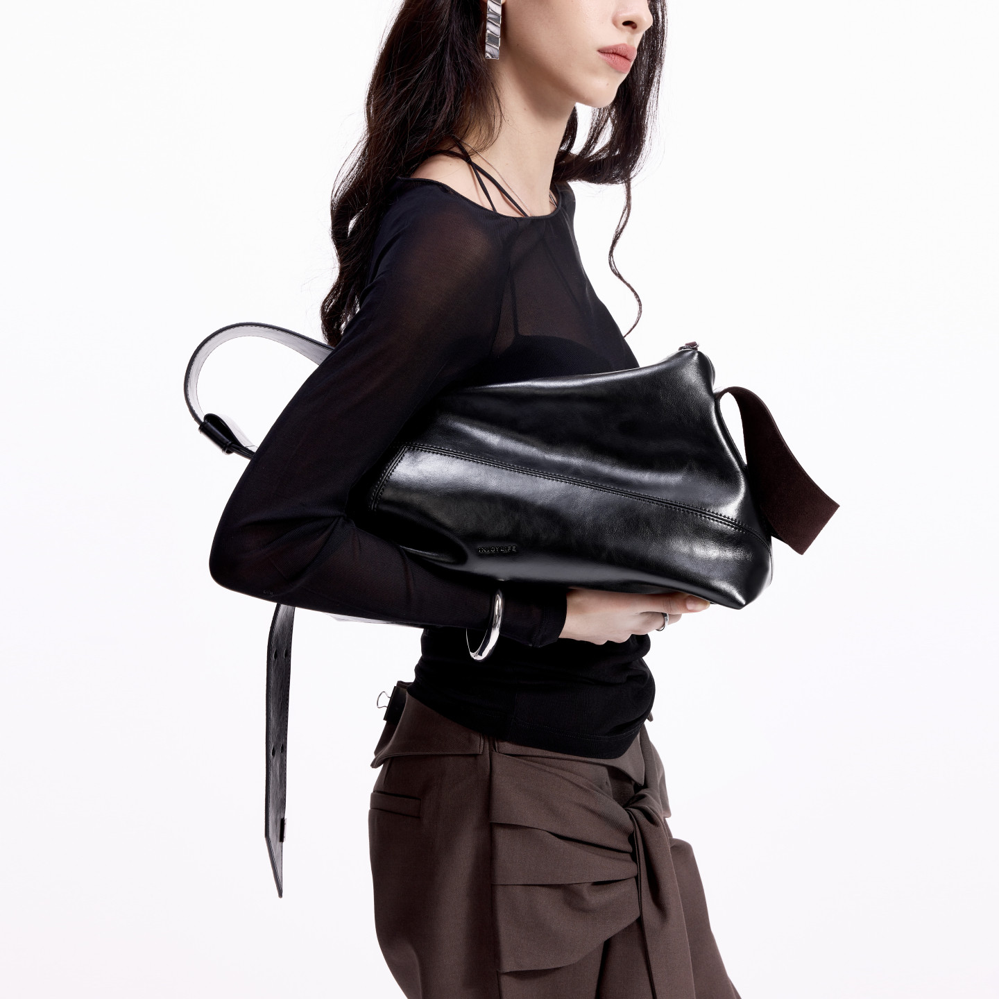 INJOYLIFE结构枕头包大号 柔软油蜡皮大容量通勤斜挎单肩包中性,淘宝优惠券,粉丝福利购,淘宝优惠卷