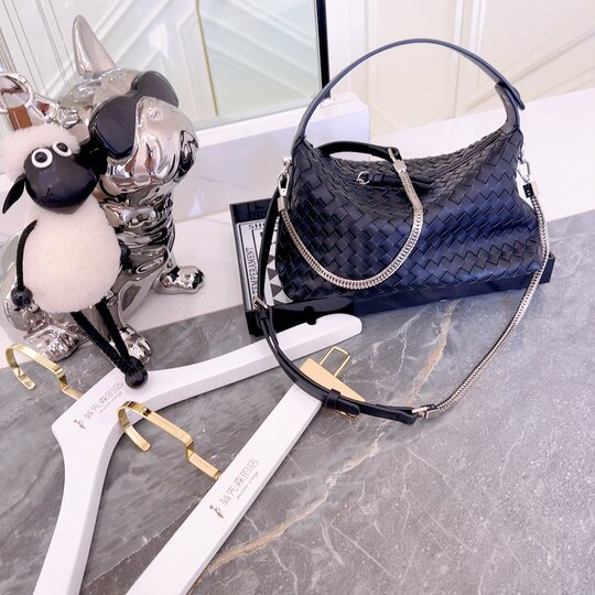 Self-made light luxury full-category high-end goods live broadcast from 9 00-14 00 in the morning, one-to-one payment