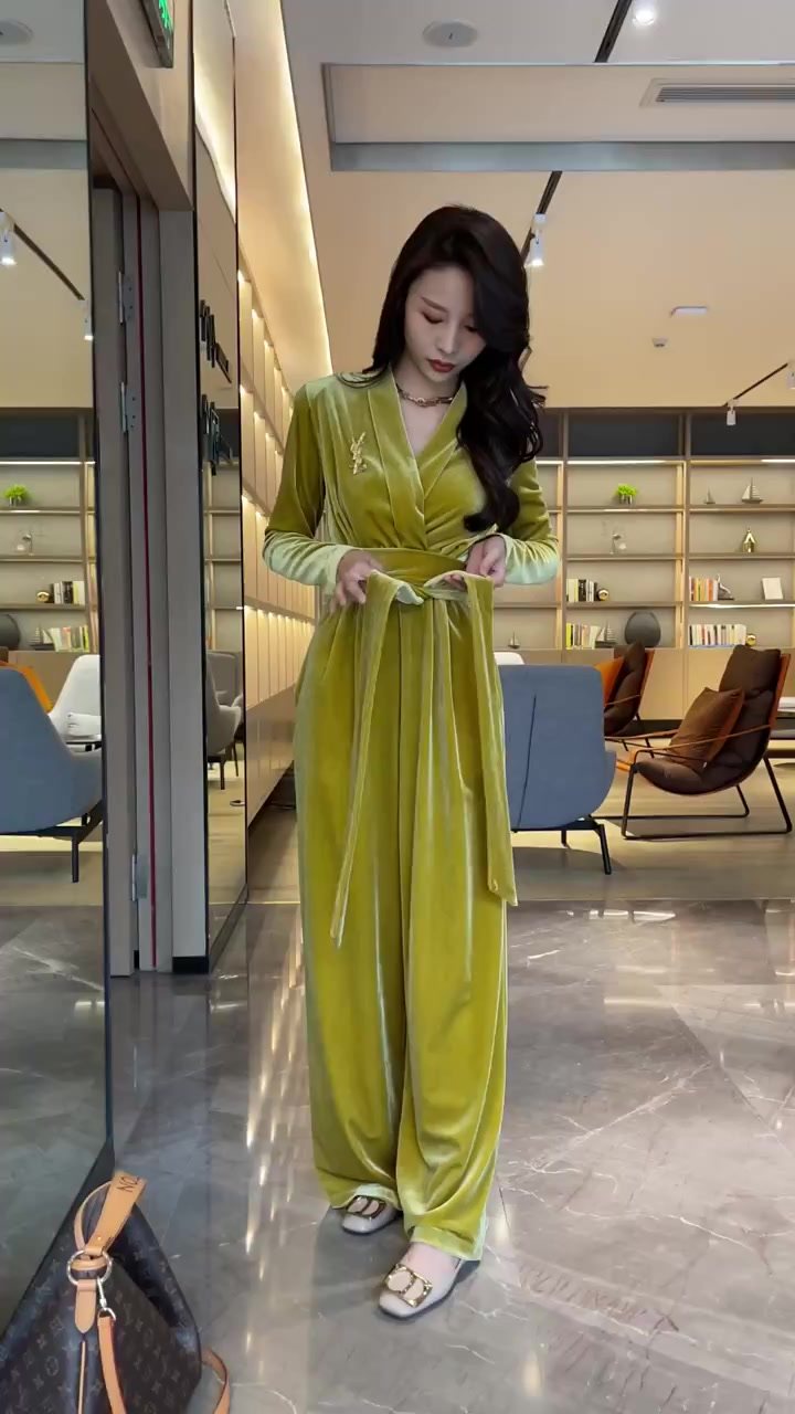 网红爆款金丝绒连体衣裤女2023年春季新款韩版显瘦长袖V领阔腿裤,淘宝优惠券,粉丝福利购,淘宝优惠卷