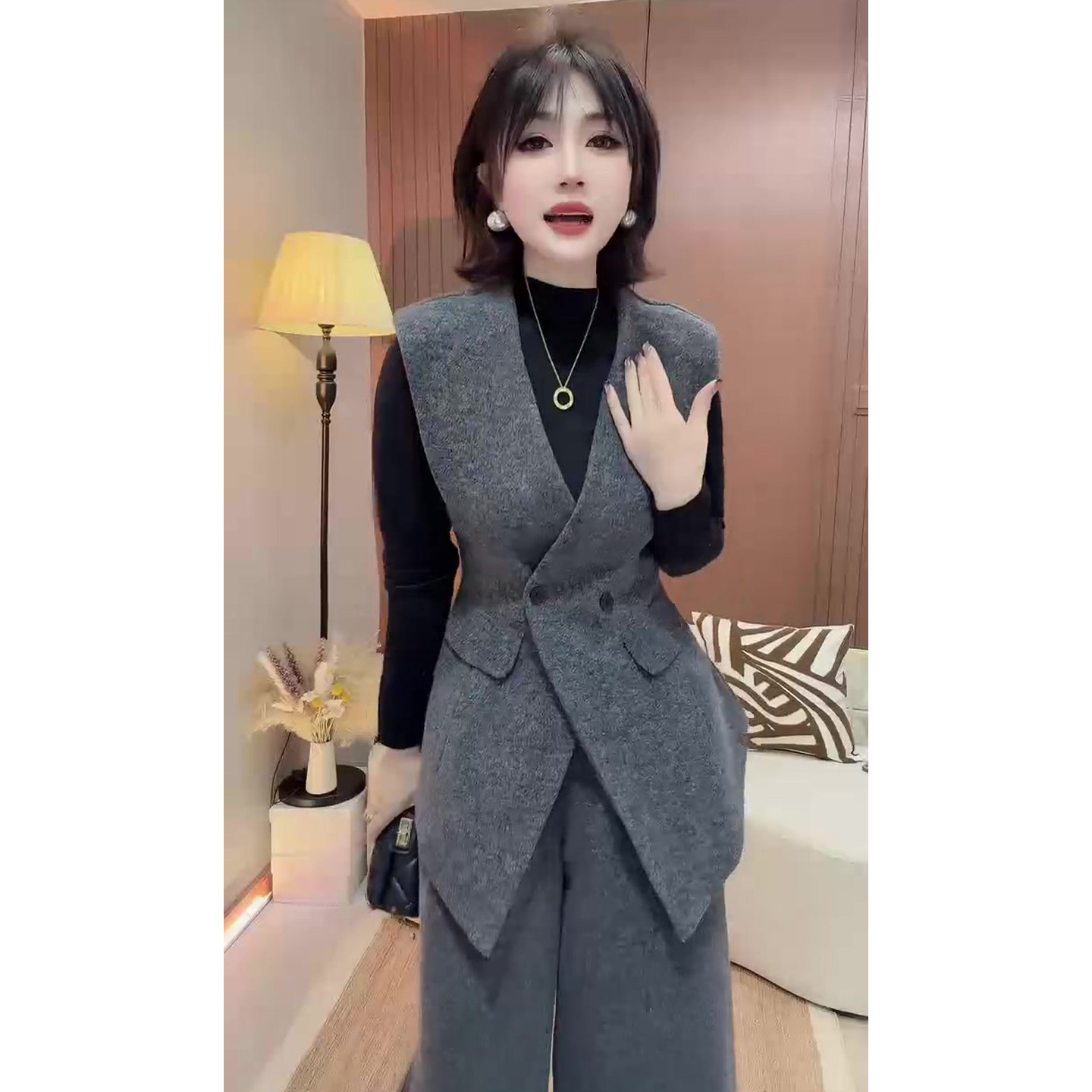 纯色净版套装女2026春季新款毛呢马甲+黑色打底衫+阔腿裤三件套装,淘宝优惠券,粉丝福利购,淘宝优惠卷