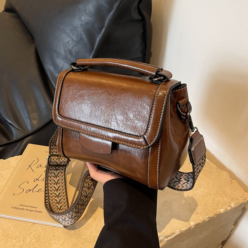 高级感包包女包2025新款时尚百搭宽肩带斜挎包通勤复古手提小方包,淘宝优惠券,粉丝福利购,淘宝优惠卷