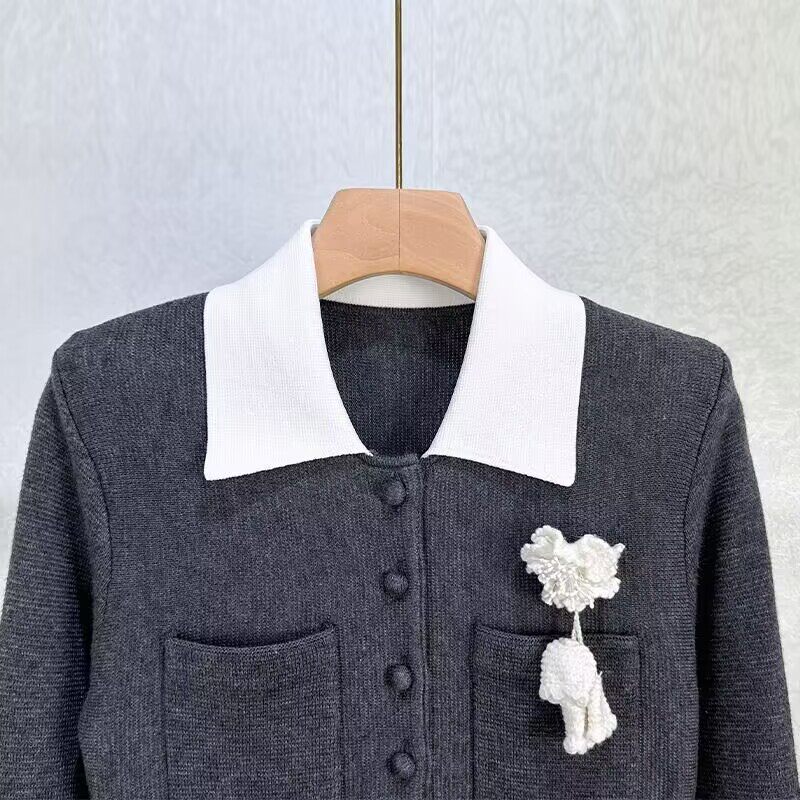 小香风名媛2025秋冬新款撞色翻领小胸花修身显瘦包臀针织连衣裙女