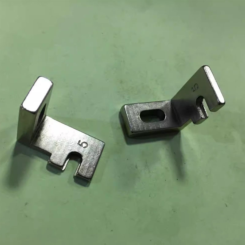 373钉扣机 立扣模具压脚 4-2立扣夹压脚1377立扣夹具缝纫机配件,淘宝优惠券,粉丝福利购,淘宝优惠卷