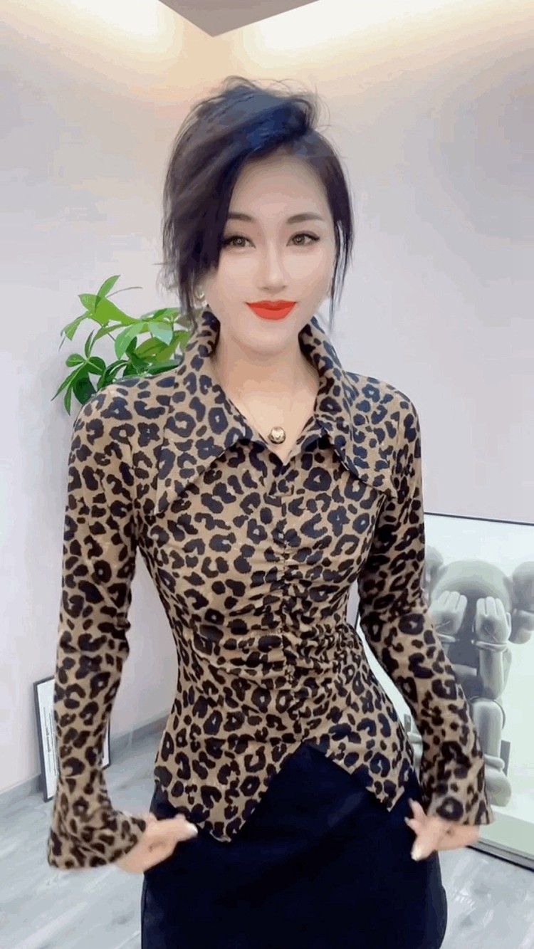 欧货时尚高级感豹纹T恤女喇叭袖上衣春新款皱褶设计感修身打底衫,淘宝优惠券,粉丝福利购,淘宝优惠卷