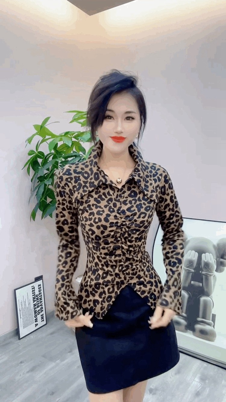 欧货时尚高级感豹纹T恤女喇叭袖上衣春新款皱褶设计感修身打底衫,淘宝优惠券,粉丝福利购,淘宝优惠卷