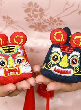 国潮虎年老虎玩偶艾草香料香囊挂饰香包虎头布艺新年古风香袋礼物